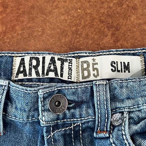 ARIAT BRAND JEANS SIZE 8 SLIM-NEW CONDITION - Picture 3 of 3